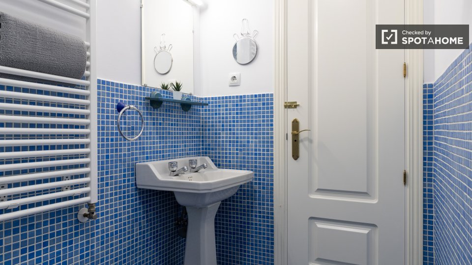 Double room Madrid, 4 beds — photo 3