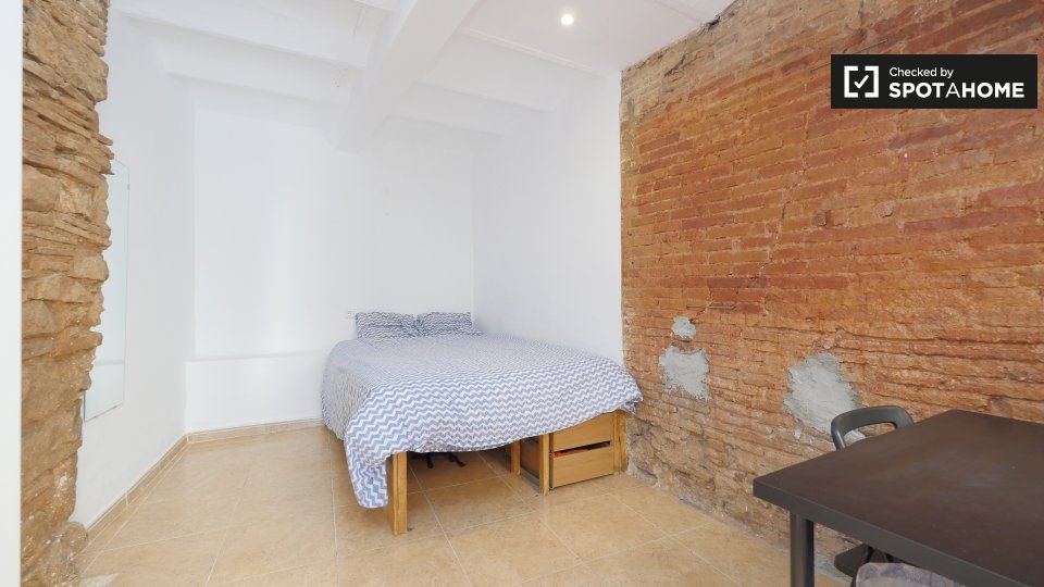 Double room Barcelona, 5 beds, 130m² — photo 1