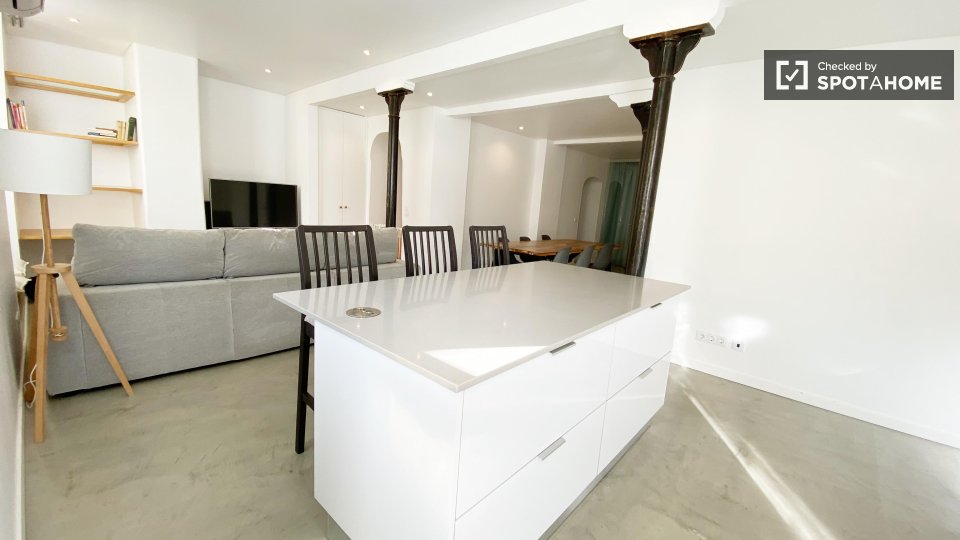 Apartment Lisbon, 2 beds, 117m² — photo 25