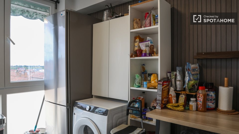 Double room Madrid, 3 beds, 85m² — photo 32