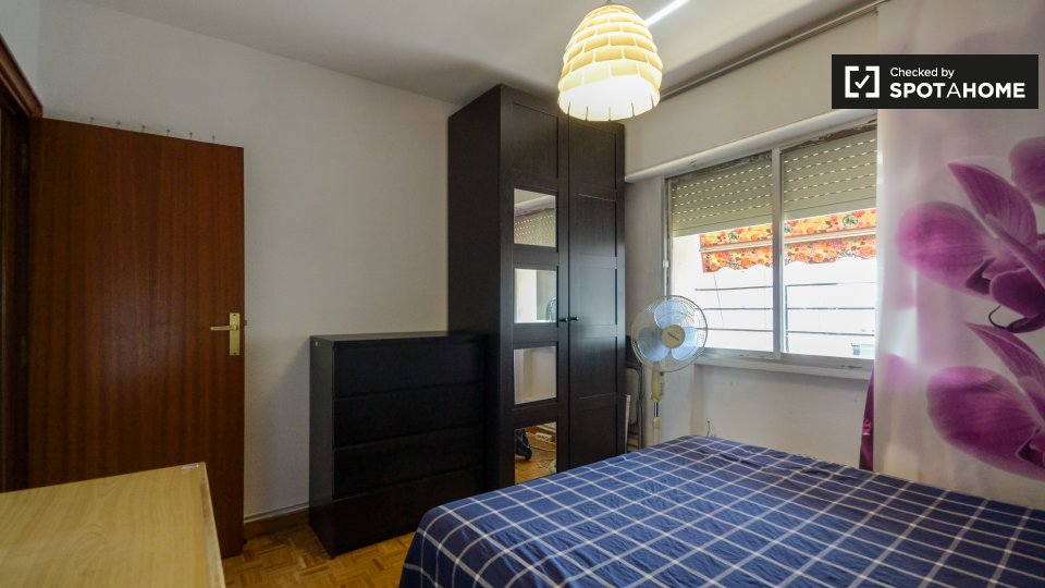 Double room Madrid, 3 beds — photo 2