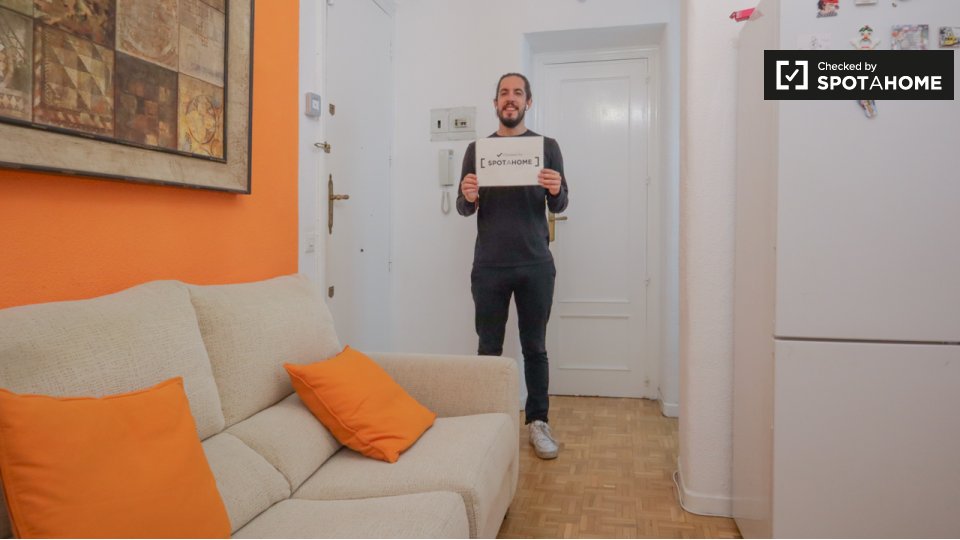 Double room Madrid, 3 beds, 60m² — photo 12