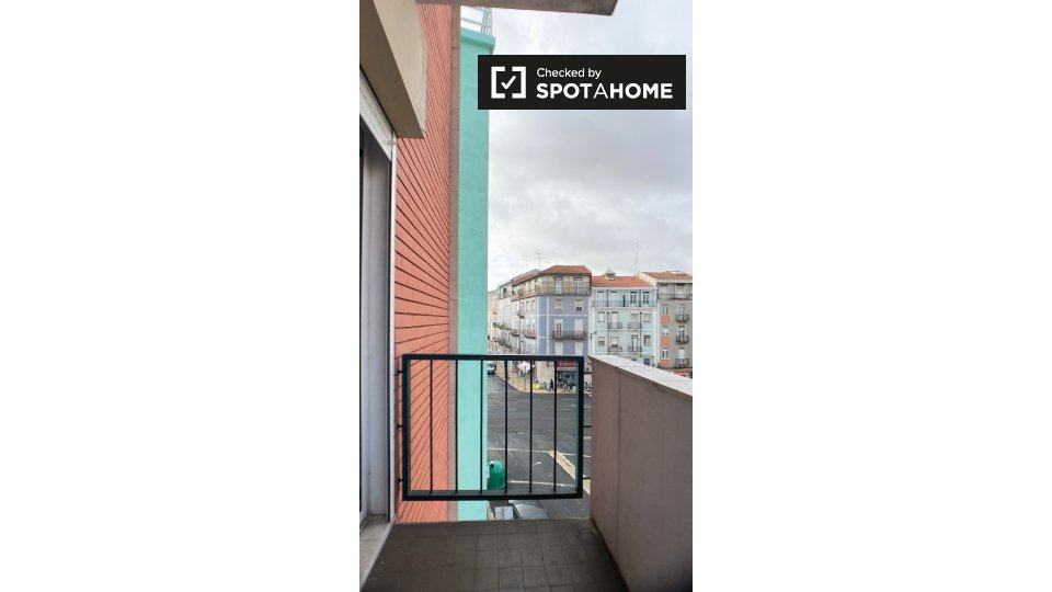 Double room Lisbon, 3 beds — photo 24