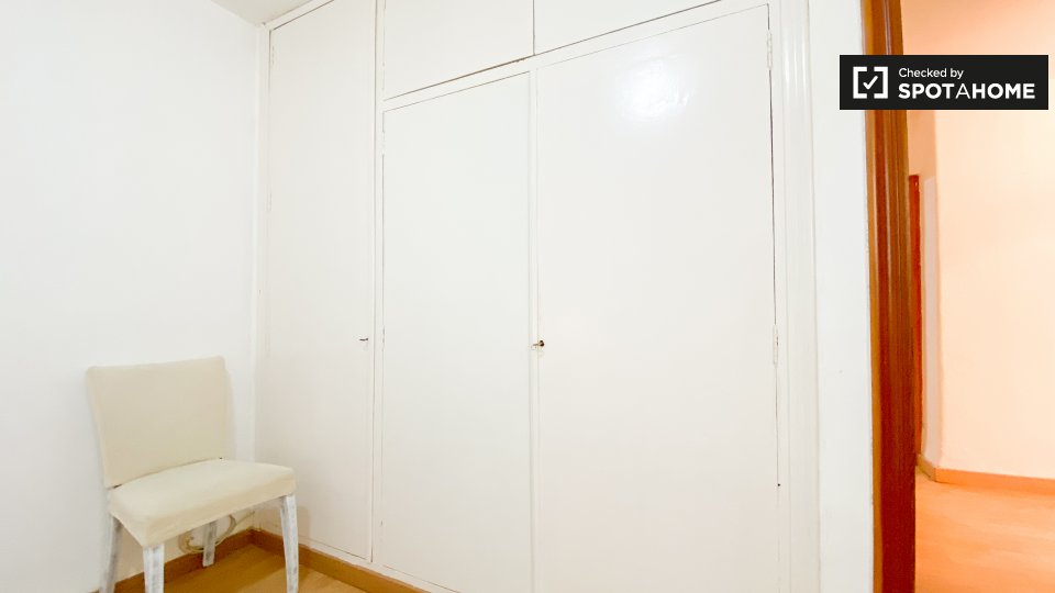Double room Valencia, 3 beds, 75m² — photo 6