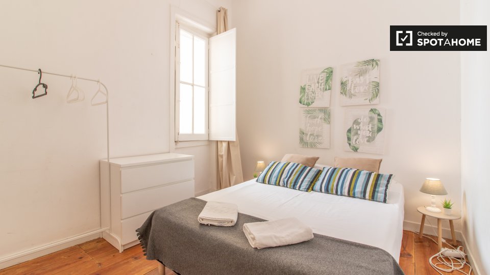 Double room Lisbon, 5 beds, 90m² — photo 1
