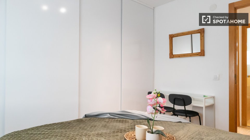 Double room Madrid, 5 beds, 110m² — photo 9