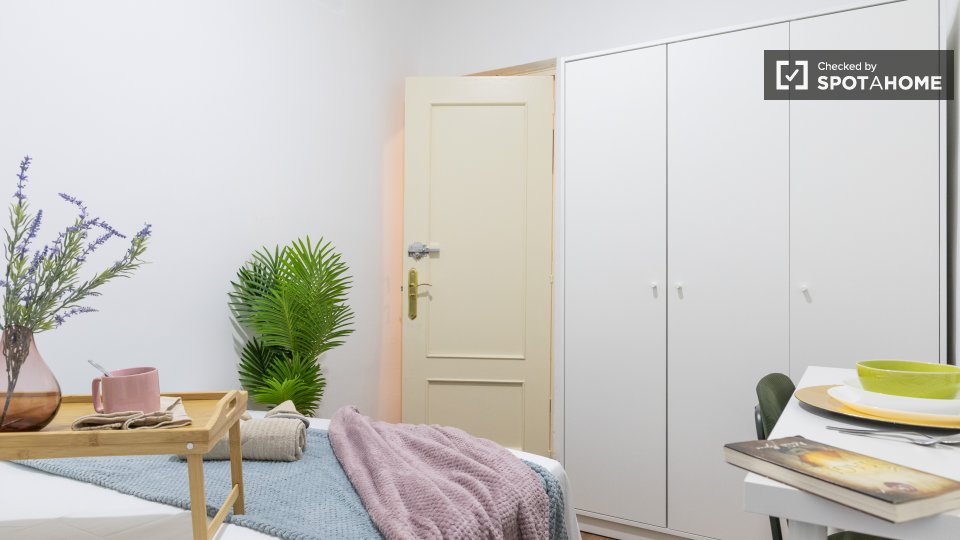 Double room Madrid, 5 beds — photo 1