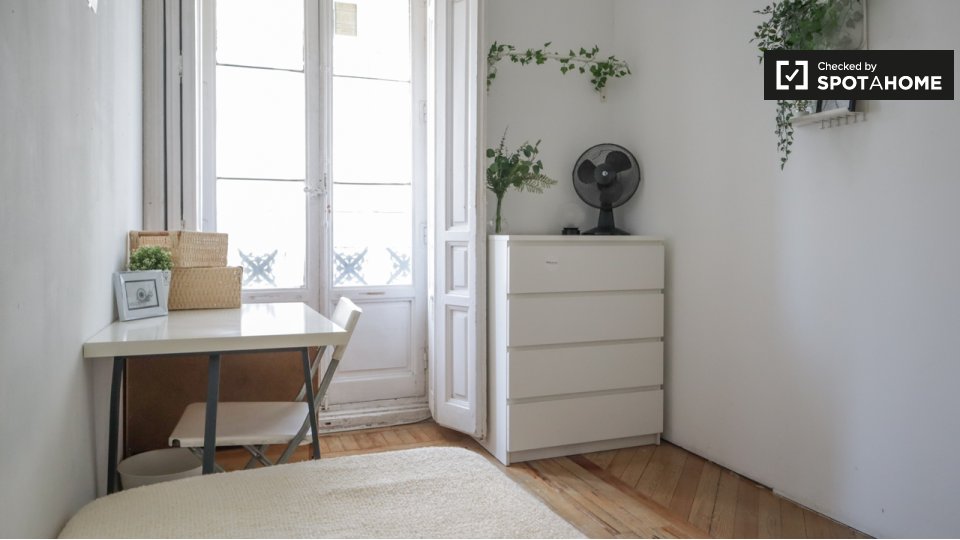 Double room Madrid, 12 beds, 280m² — photo 18