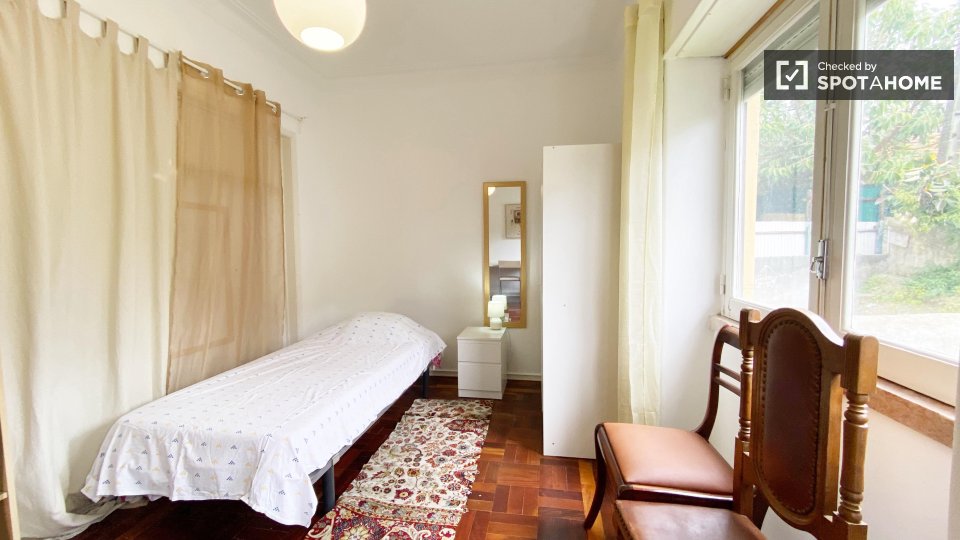 Double room Lisbon, 3 beds, 78m² — photo 22