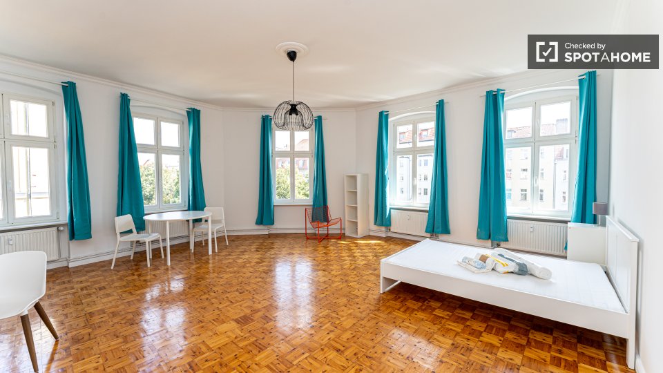 Double room Berlin, 5 beds, 124m² — photo 9