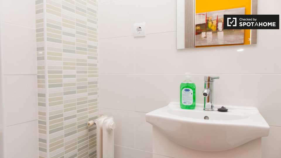 Double room Alcala_De_Henares, 5 beds — photo 22