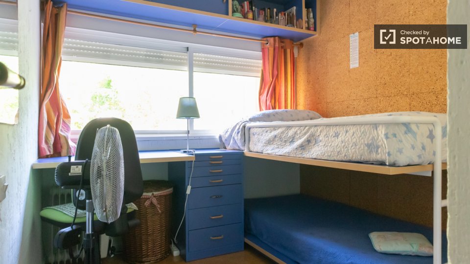 Double room Madrid, 3 beds — photo 1