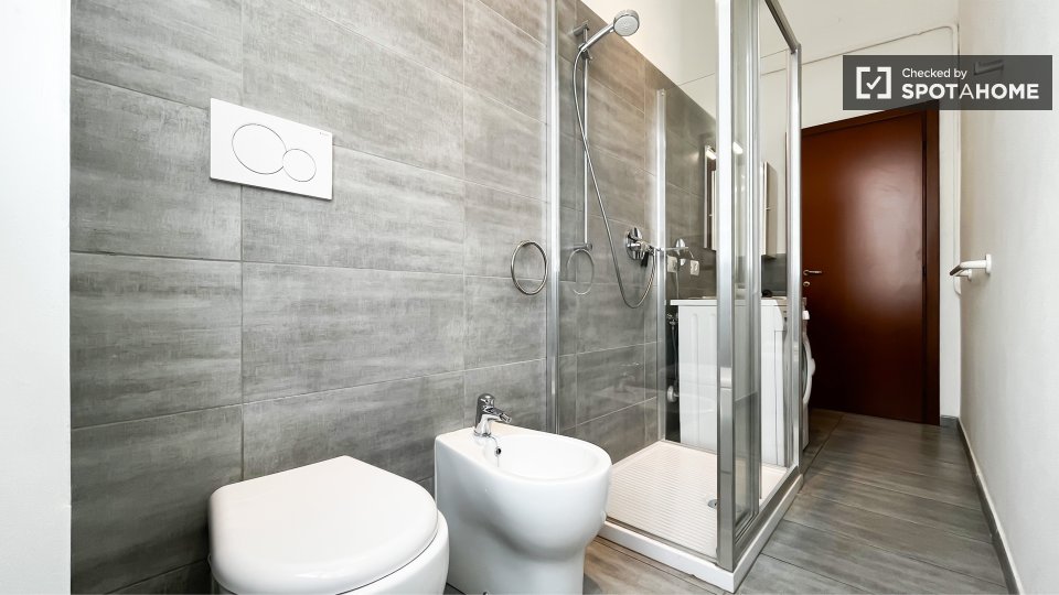 Double room Milan, 2 beds — photo 10