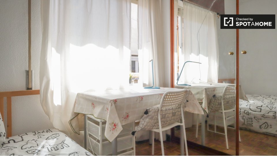 Double room Madrid, 4 beds, 100m² — photo 18