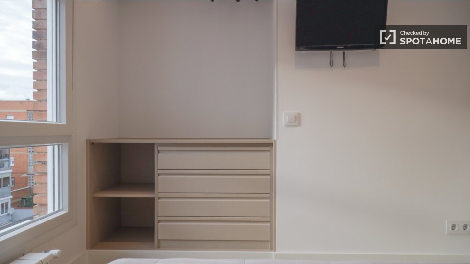 Double room Madrid, 3 beds — photo 1