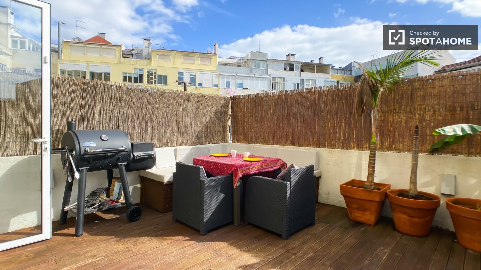 Apartment Lisbon, 2 beds, 77m² — photo 1