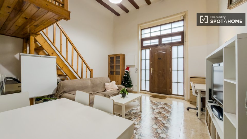 Double room Barcelona, 3 beds, 68m² — photo 14