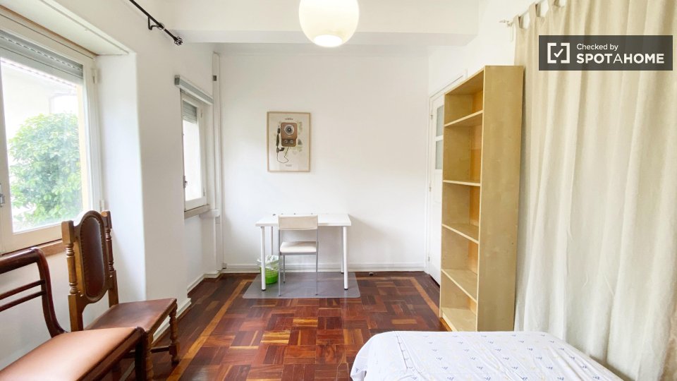 Double room Lisbon, 3 beds, 78m² — photo 38