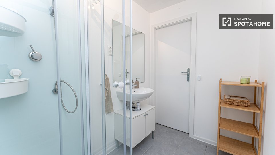Double room Berlin, 14 beds, 232m² — photo 10