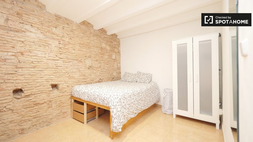 Double room Barcelona, 5 beds, 130m² — photo 1