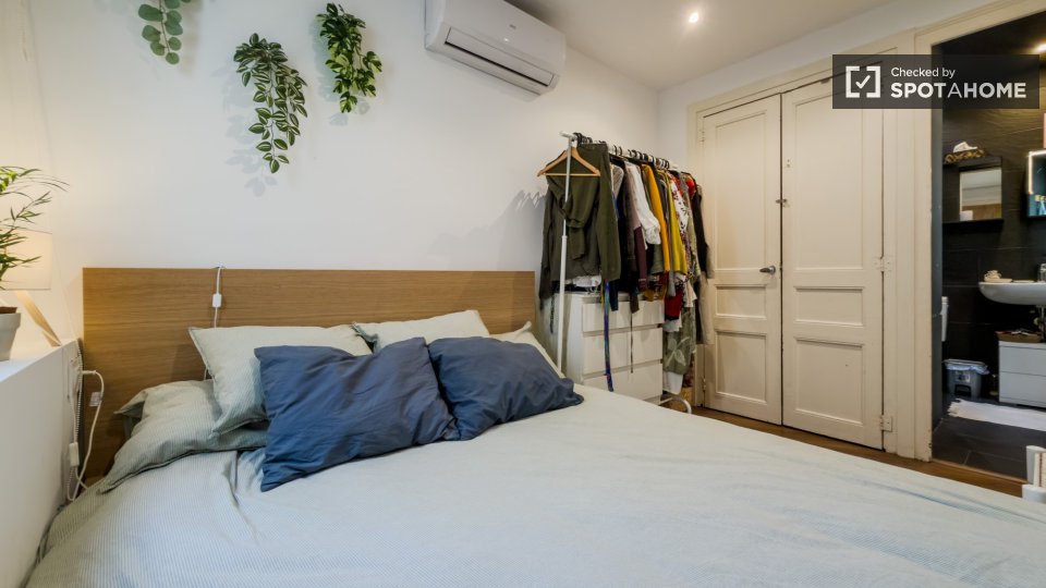 Double room Barcelona, 2 beds — photo 11