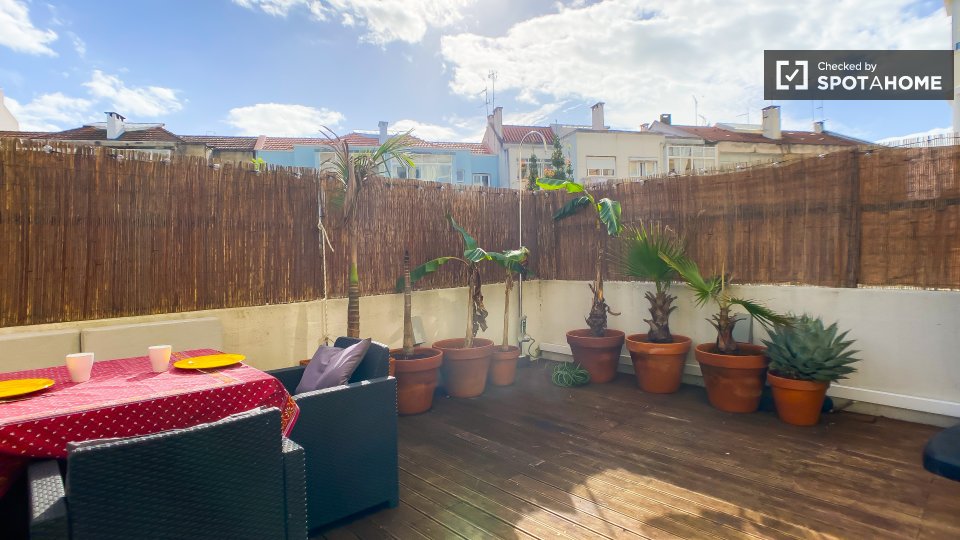 Apartment Lisbon, 2 beds, 77m² — photo 15