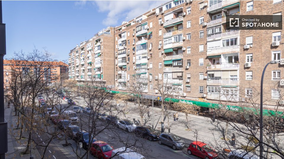 Double room Madrid, 3 beds, 150m² — photo 13