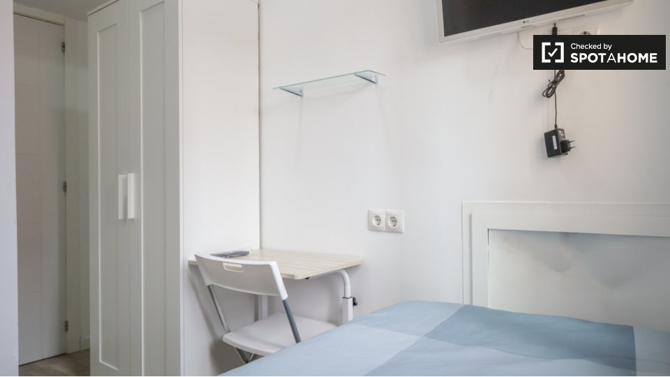 Double room Madrid, 5 beds — photo 17