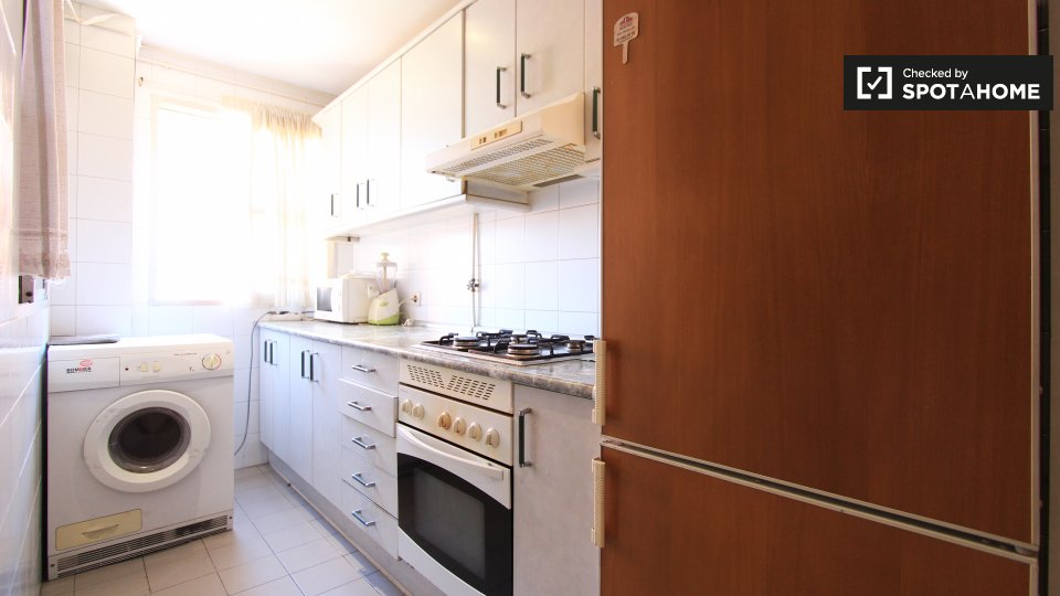Double room Madrid, 5 beds, 80m² — photo 10
