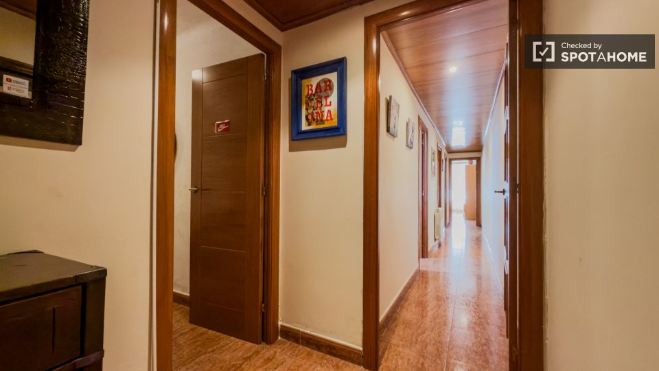 Apartment Barcelona, 3 beds, 75m² — photo 25