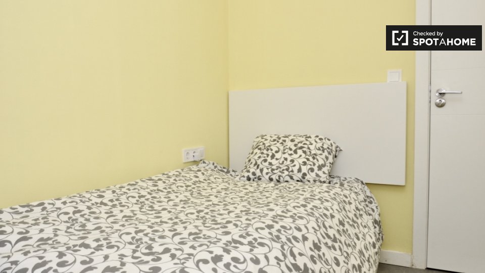 Double room Barcelona, 6 beds, 160m² — photo 1
