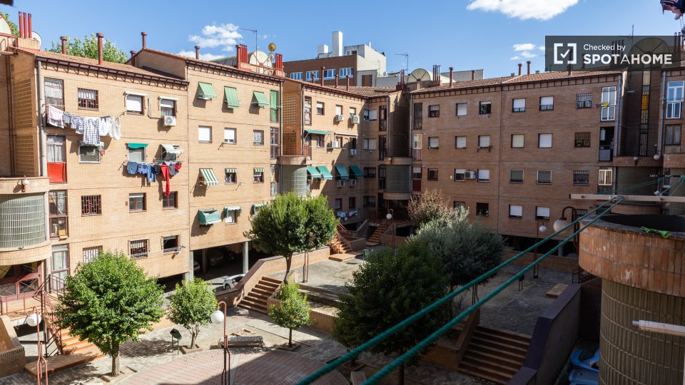 Double room Madrid, 5 beds, 101m² — photo 76