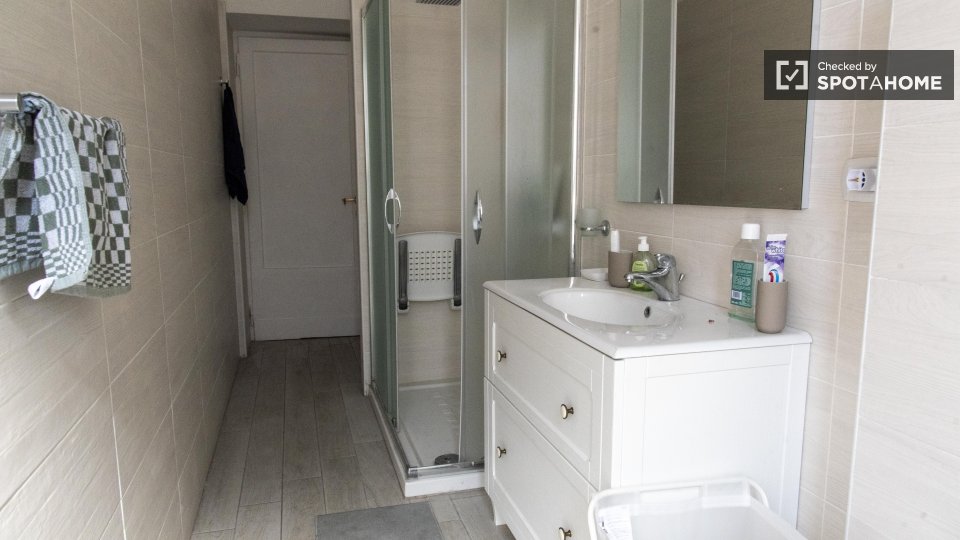 Double room Rome, 3 beds — photo 19