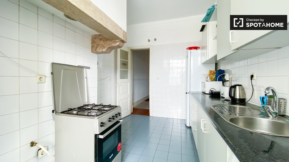 Double room Lisbon, 4 beds, 110m² — photo 7