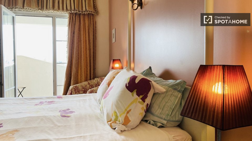 Double room Lisbon, 3 beds — photo 1