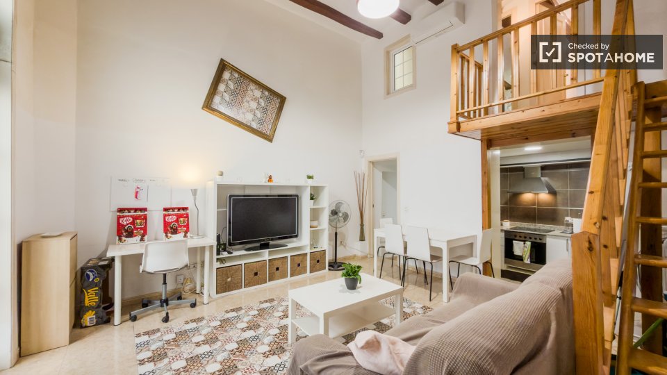 Double room Barcelona, 3 beds, 68m² — photo 15