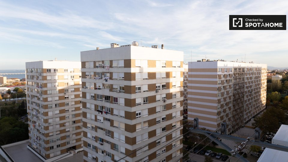 Apartment Lisbon, 3 beds, 130m² — photo 16