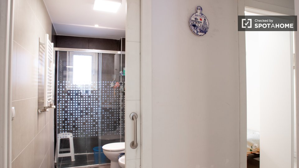 Double room Madrid, 1 bed, 60m² — photo 14