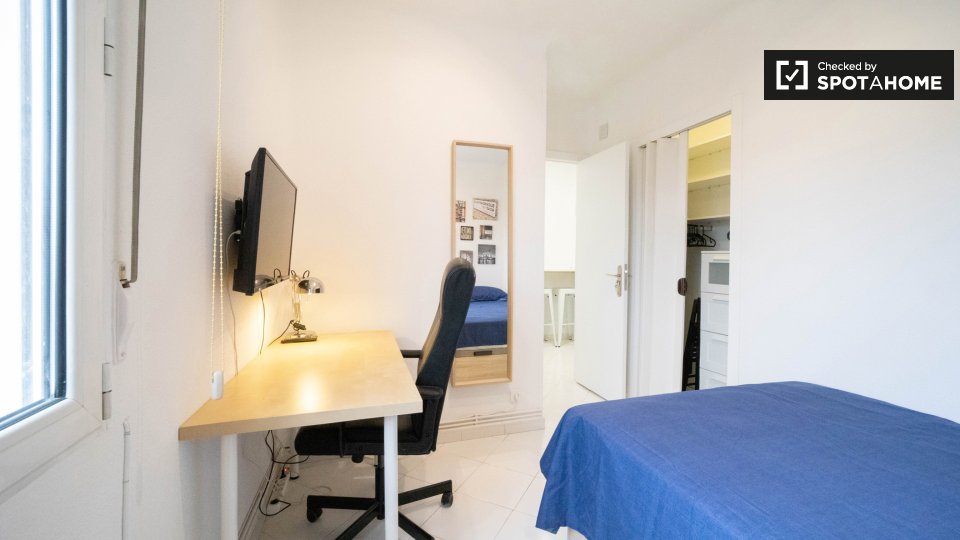 Double room Madrid, 5 beds, 110m² — photo 4