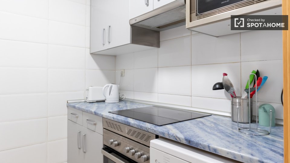 Double room Madrid, 3 beds — photo 21
