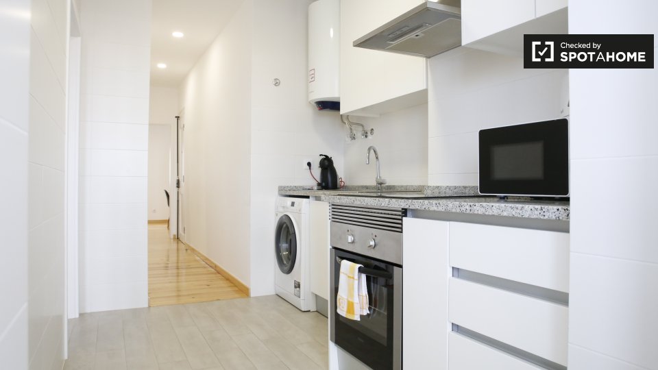 Apartment Lisbon, 2 beds — photo 11