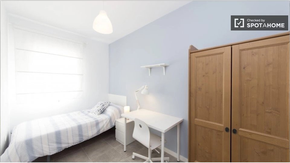 Double room Madrid, 4 beds, 77m² — photo 2