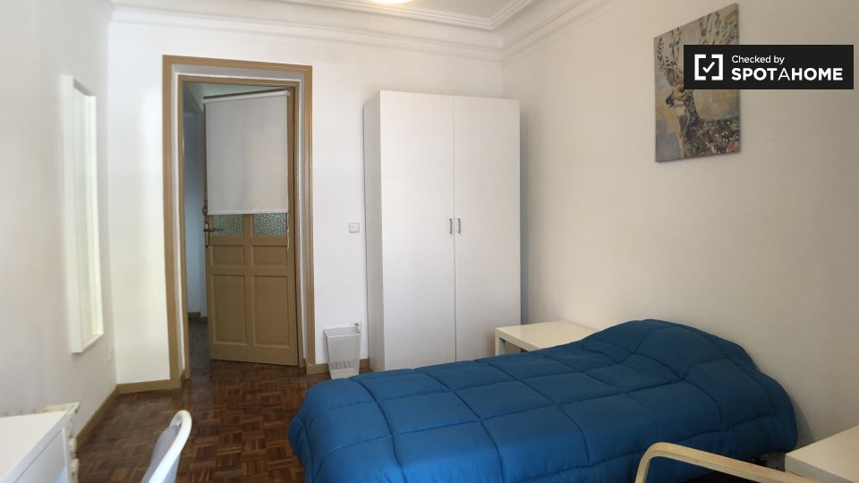 Double room Madrid, 5 beds, 100m² — photo 3