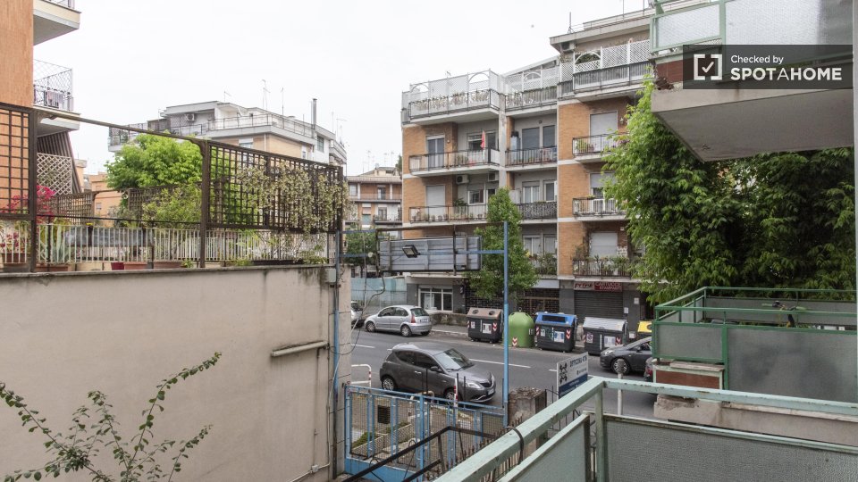 Double room Rome, 3 beds — photo 9
