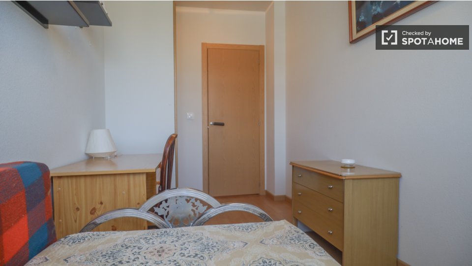Double room Madrid, 3 beds, 70m² — photo 7