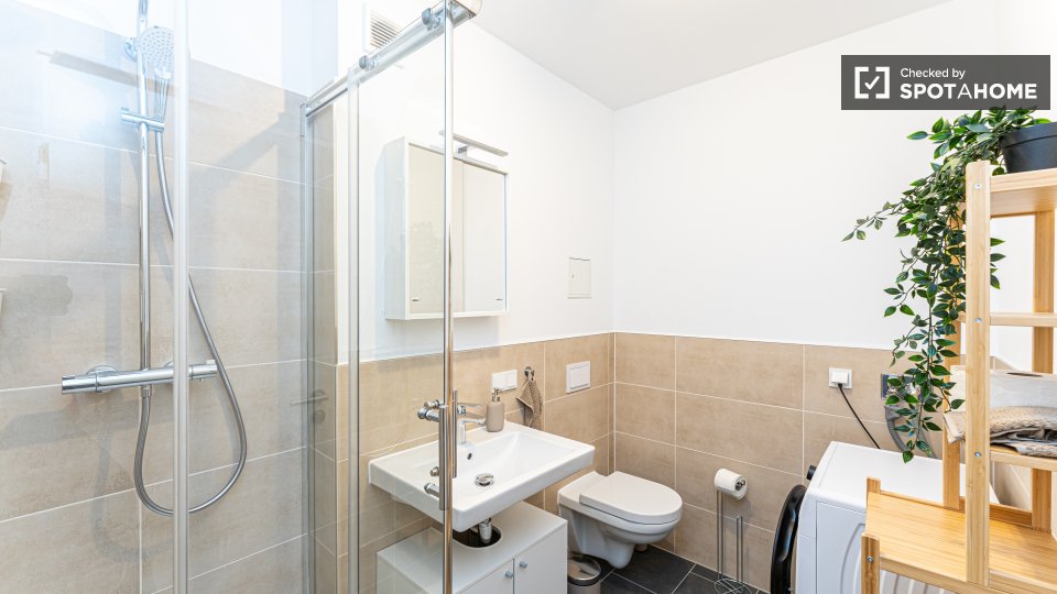 Double room Berlin, 4 beds, 65m² — photo 8