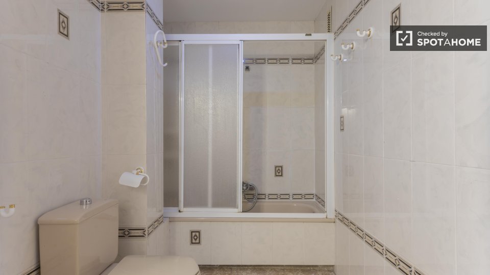Double room Valencia, 5 beds, 240m² — photo 59