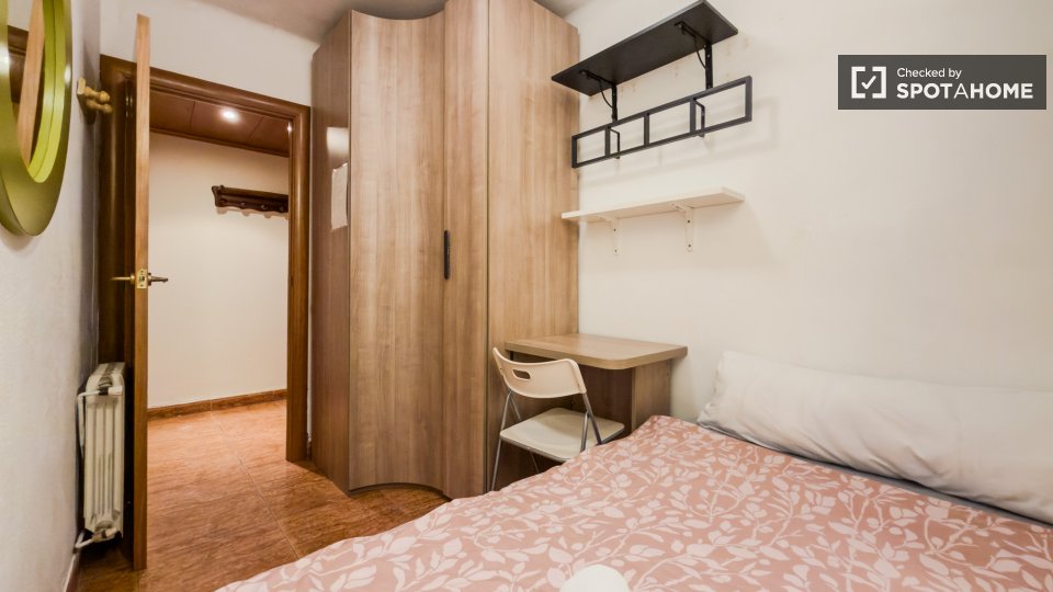 Apartment Barcelona, 3 beds, 75m² — photo 23