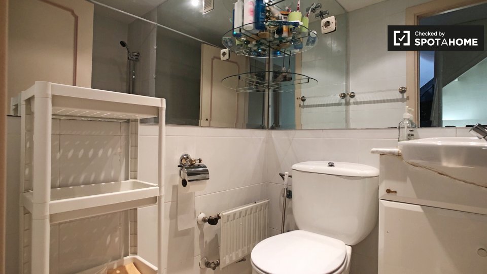 Double room Madrid, 3 beds, 160m² — photo 2