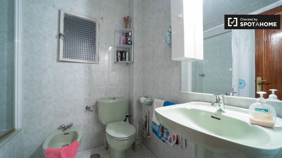 Double room Madrid, 3 beds — photo 7